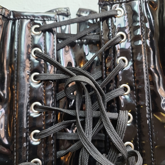 Steel Boned Patent Heavy Underbust Corset - Picture 5 of 7